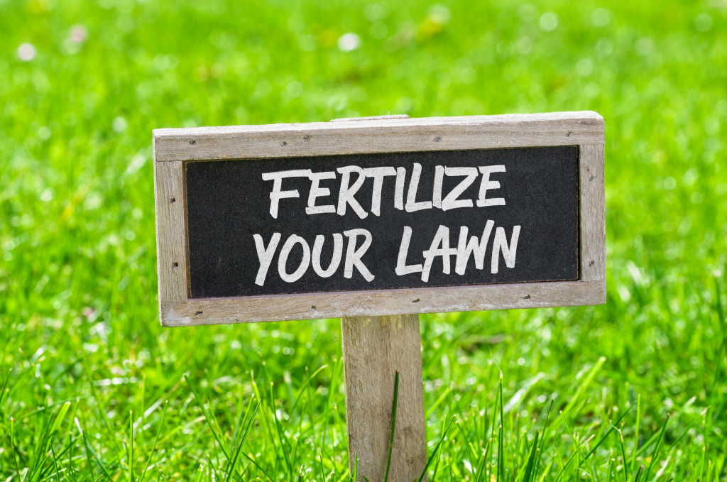 Fertilize your lawn sign on a board